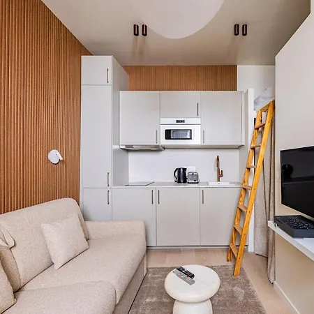 Montmartre-bail Mobilite-studio-2 People-renovated Paris