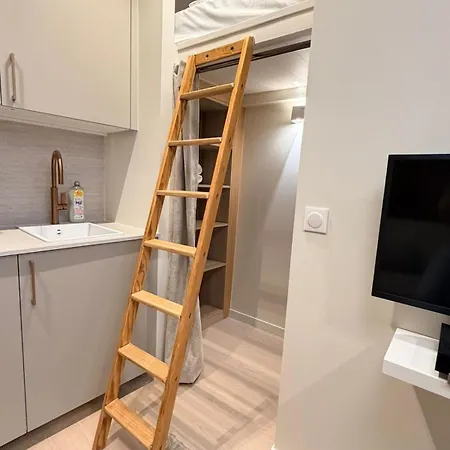 Montmartre-bail Mobilite-studio-2 People-renovated Apartment