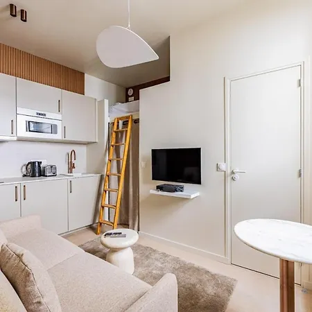 Montmartre-bail Mobilite-studio-2 People-renovated Paris