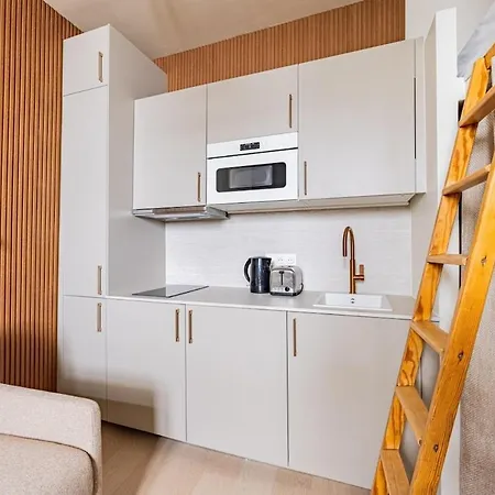 Montmartre-bail Mobilite-studio-2 People-renovated * Paris