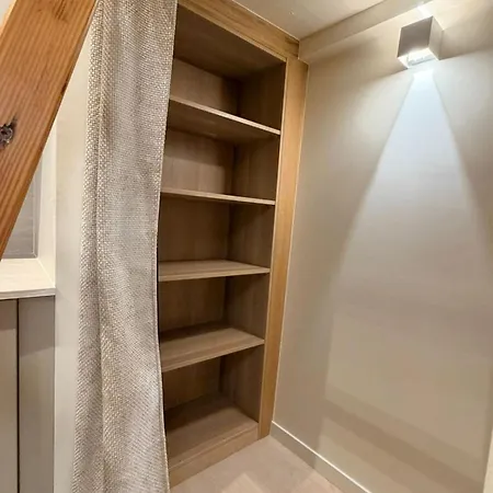 Montmartre-bail Mobilite-studio-2 People-renovated * Paris