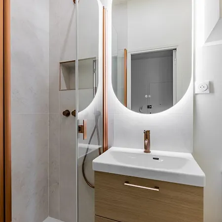 Montmartre-bail Mobilite-studio-2 People-renovated * Paris